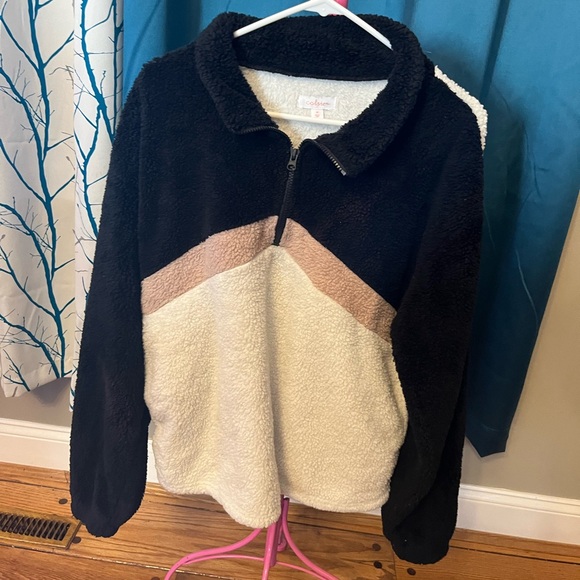 Colsie Sherpa soft sweater - Picture 1 of 4